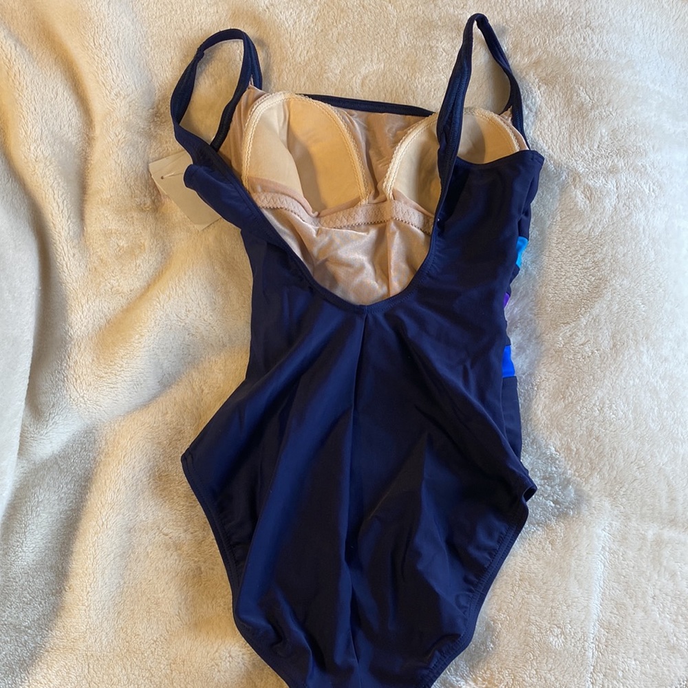 Ladies Speedo Swimsuit - Picture 2 of 6